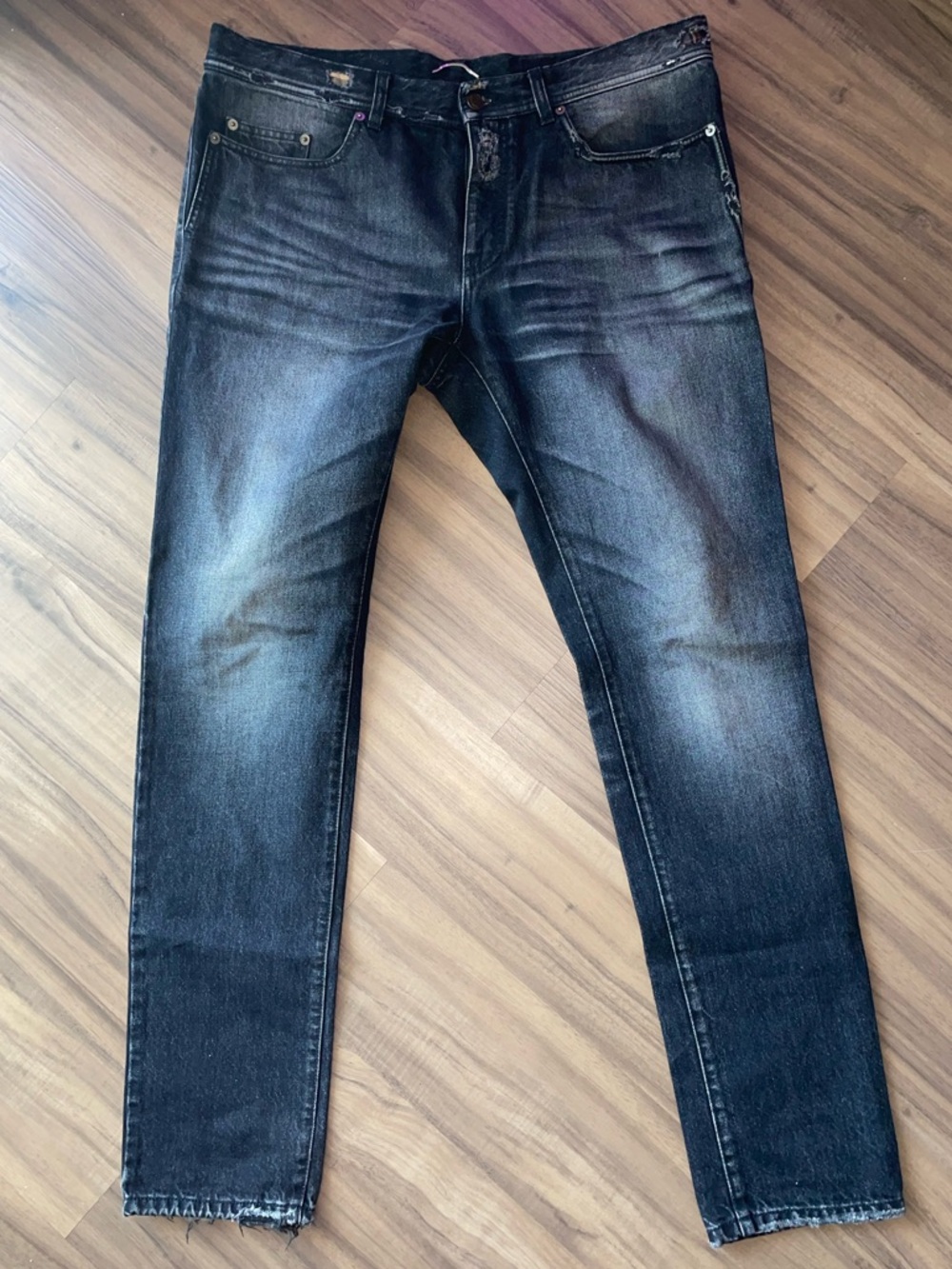 Saint Laurent Paris D01 men’s black denim jeans.